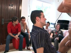 Sucer une bite, Gorge profonde, Homosexuelle, Groupe, Fête, Public, Réalité, Voyeur