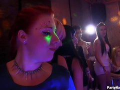 Grosser schwanz, Blondine, Braunhaarige, Cfnm, Handjob, Orgie, Höschen, Strümpfe