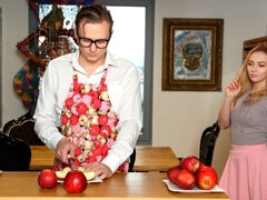 Popó, Szőke, Cumizás, Kutya póz, Kézimunka, Csókolózás, Nyalás, Tini