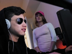 Sucer une bite, Brunette brune, Tir de sperme, En levrette, Hd, Seins naturels, Soeurs, Nénés