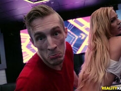 Blondine, Hundestellung, Lecken, Party, Muschi, Rasiert, Titten, Nass