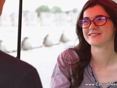 Europeo, Penetracion con dedos, Gafas, Besar, Lamidas, Coño, Montar, Colegiala