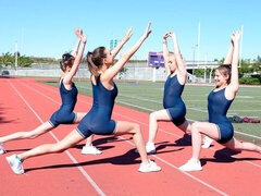 Veľké kozy, Prstovanie, Bozkávanie, Výprask, Pička, Vyholené, Stripping, Kozičky