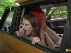 Cul, Sucer une bite, Voiture, Branlette thaïlandaise, De plein air, Rasée, Tatouage, Adolescente