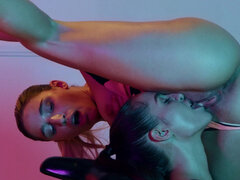 Brunette, Hd, Lesbisk, Onani, Naturlige bryster, Olie
