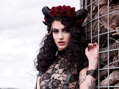 Brunetta, Da dietro, Doppia penetrazione, Fetish, Hardcore, Orgia, Tatuaggi, Ragazza