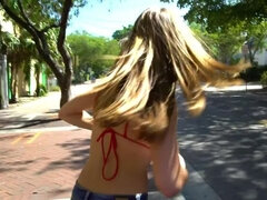 Velké péro, Brunetka, Péro, Fetiš, Brýle, Venku, Na veřejnosti, Kozičky