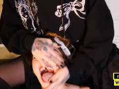 Bdsm, Hardcore, Förödmjukelse, Kysser, Kissar, Dusch, Trekant, Hora