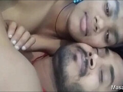 18 jaar, Bruinharig, Hd, Indisch, Tiener, Tieten likken, Speelgoed