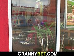 Mooi, Blond, Pijpbeurt, Oudere vrouw, Diep in de keel, Masturbatie, Rijpe lesbienne, Moeder