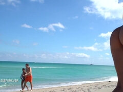 Cul, Gros seins, Bikini, Mère que j'aimerais baiser, Public, Maigrichonne, Solo, Nénés