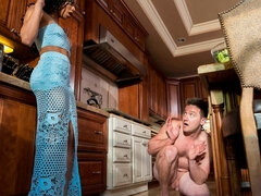 Røv, Stor røv, Pik sutte, Hundestilling, Håndjob, Imellem racer, Slikning, Bryster