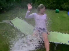 Blondynka, Płeć żeńska, Fetysz, Hd, Na wolnym powietrzu, Sikanie, Solo, Zabawki