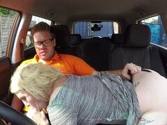 Blonde skank Loula Lou gets boned in the car
