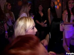 Grande cazzo, Tette grandi, Bionda, Brunetta, Cfnm, Femmina, Festa, Scambisti