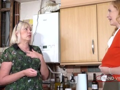 Europærer, Fetish, Hd, Ydmidelse, Lesbisk, Ældre kvinde, Straf, Spanking