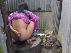 18 ans, Indienne, Mature, Maman, Petite femme, Belle mère, Jarretelles, Toilettes