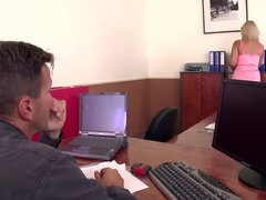 Ξανθιά, Στο πρόσωπο, Ηδ, Ούγγρος, Γραφείο, Κοκκινομάλα, Γραμματέας, Τρίο