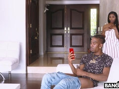 Grote kont, Grote mammen, Zwart, Handbeurt, Likken, Masturbatie, Doordringend, Geschoren