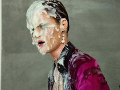 Brunetka, Prstovanie, Ohromná diera, Podpätky, Koža, Saténové, Sólo, Spermie