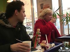 Young stud picks up huge grandma in cafe