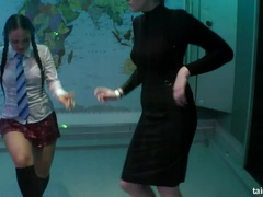 Blasen, Braunhaarige, Handjob, Lecken, Masturbation, Orgie, Muschi, Ablutschen