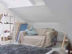 Gros cul, Sucer une bite, Brunette brune, Mignonne, Gorge profonde, Naturelle, Chatte, Nénés