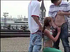 Sucer une bite, Partouze, Groupe, Orgie, Public, Chatte, Adolescente, Plan cul à trois