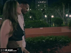 Hatalmas hátsó, Gesztenyebarna, Pénisz, Férj, Csókolózás, Természetes mellek, Nuni, Szopás