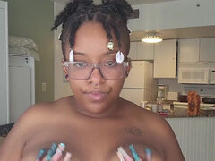 Musta, Silmälasit, Nännit, Soolo