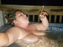 Americano, Maduro, Tetas naturales, Al aire libre, Piscina, Fumando