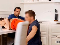 Κερατάς, Τσέχα, Σε στάση σκύλου στα τέσσερα, Ηδ, Γλείψιμο, Λεφτά, Μουνί, Έφηβος